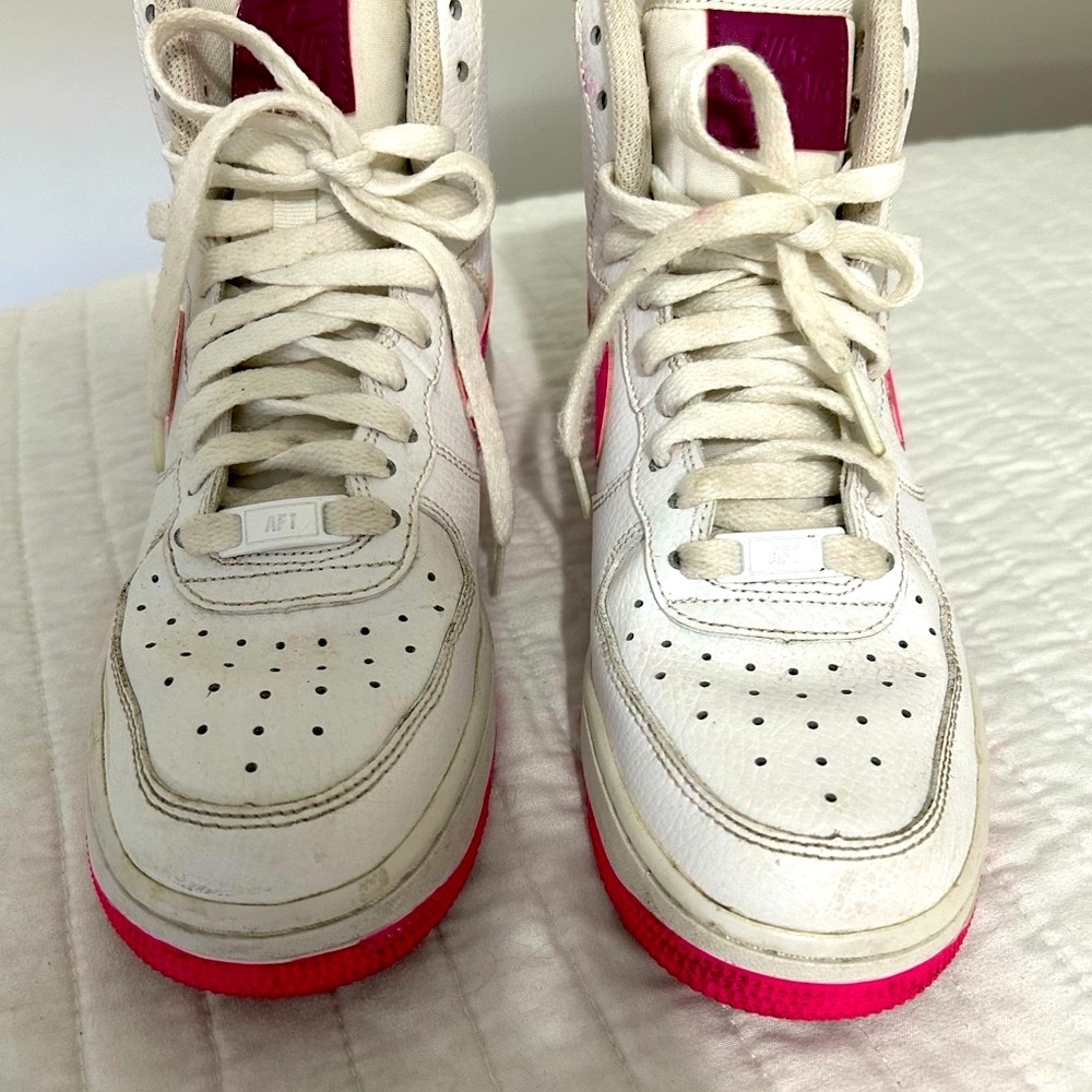 Women’s Nike Air Force Ones - Picture 3 of 4